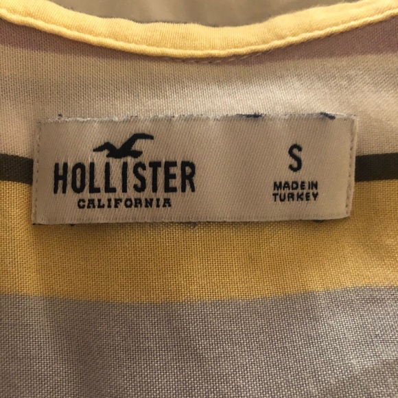Hollister Button T-shirt - Picture 2 of 3